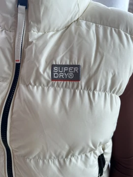 Superdry női pufi mellény S-es Bolti ár: 43.121 Ft