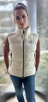 Superdry női pufi mellény S-es Bolti ár: 43.121 Ft