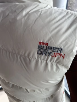 Superdry női pufi mellény S-es Bolti ár: 43.121 Ft