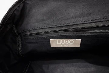 Liu Jo  Sport válltáska  állítható pánttal (Bolti ár: 48.800 Ft)