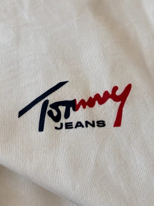 Tommy Jeans férfi fehér logós póló