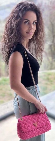 Guess steppelt pink láncos válltáska (Bolti ár: 54.000 Ft)