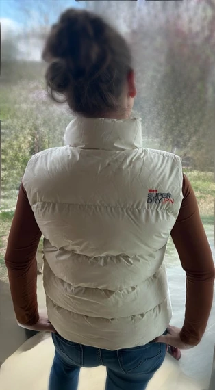 Superdry női pufi mellény S-es Bolti ár: 43.121 Ft