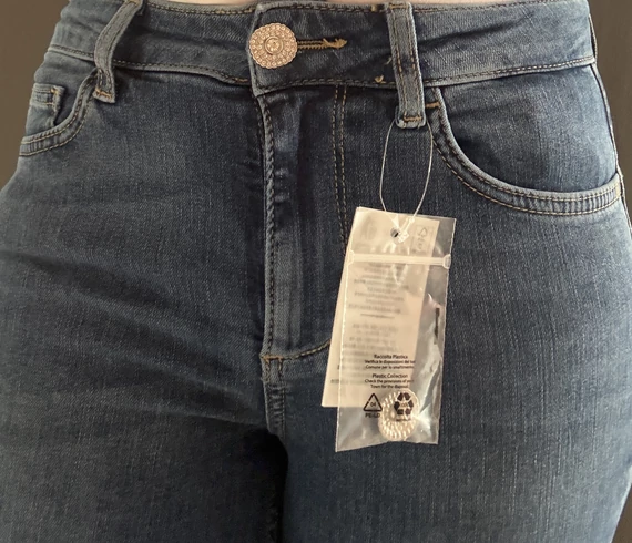 Liu Jo push-up skinny női farmer - W27, L30 - (Bolti ára: 74.250 Ft)