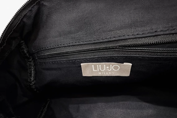 Liu Jo  Sport válltáska  állítható pánttal (Bolti ár: 48.800 Ft)