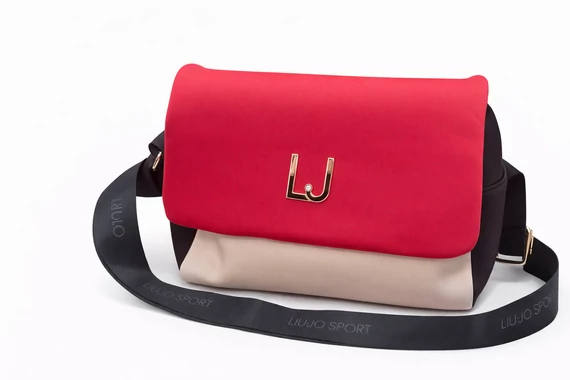 Liu Jo  Sport válltáska  állítható pánttal (Bolti ár: 48.800 Ft)